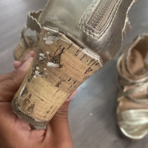 Girl's Gold Wedge Sandals - Picture 3 of 4